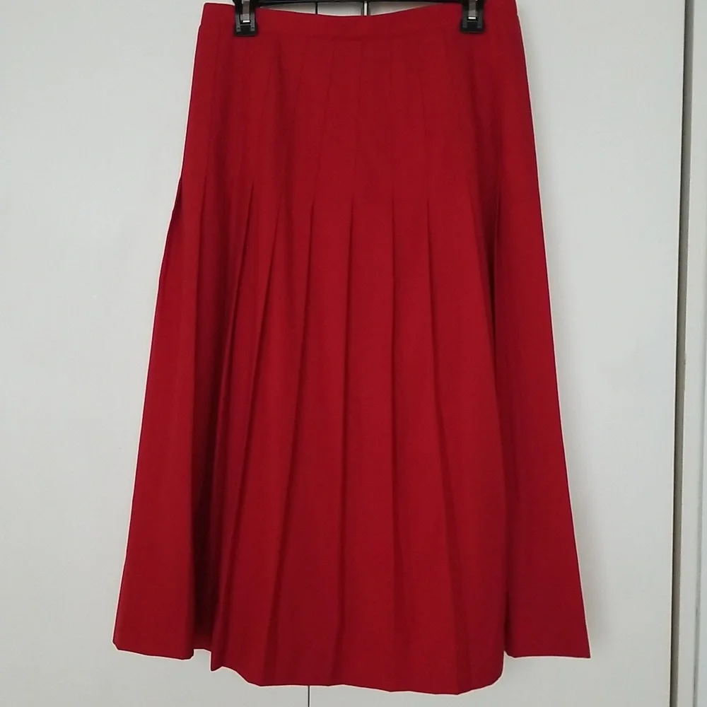 Burberrys Red Fully Lined Cady Pleated Pure Wool Midi Skirt